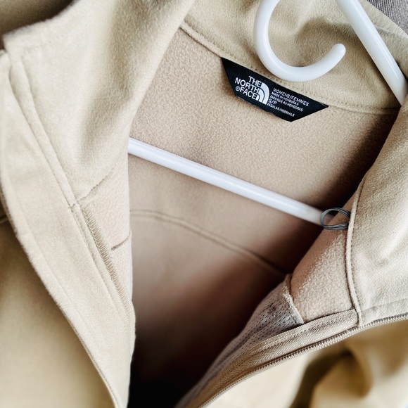 ⬇️ North Face Jacket NWOT - Picture 3 of 4